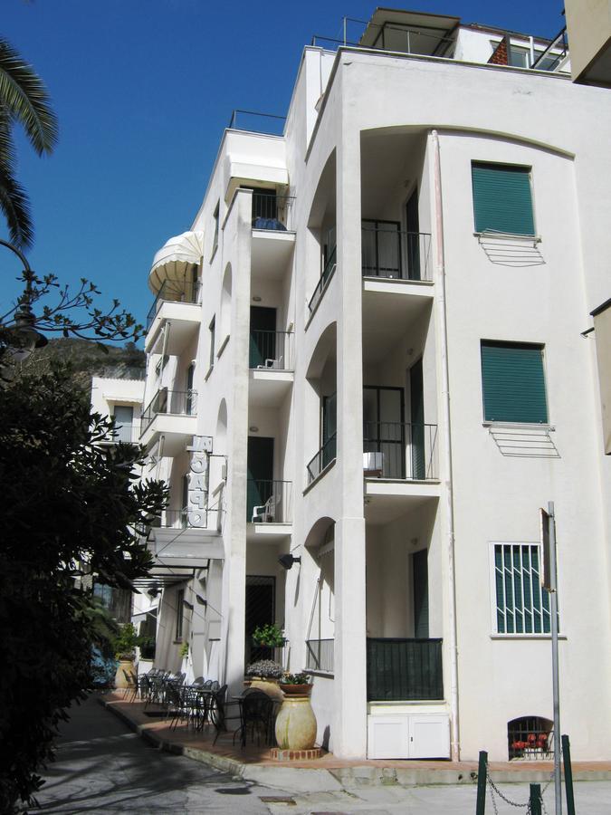 Hotel Al Capo Varigotti Exterior photo